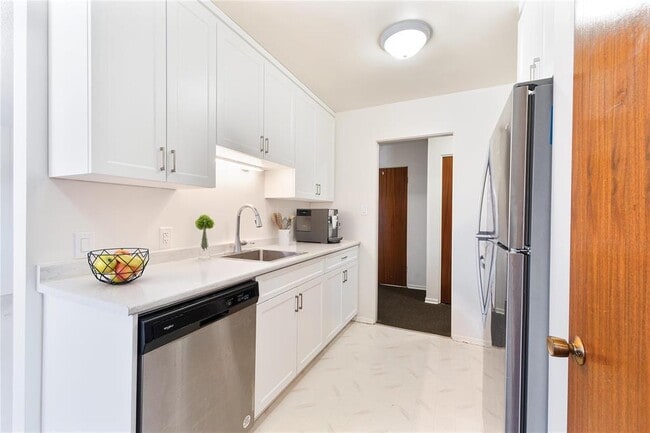 Photo - 5 Forrest Ave E