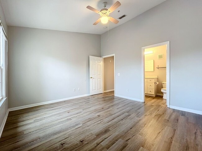 Photo - 6572 Swissco Dr Unit 233