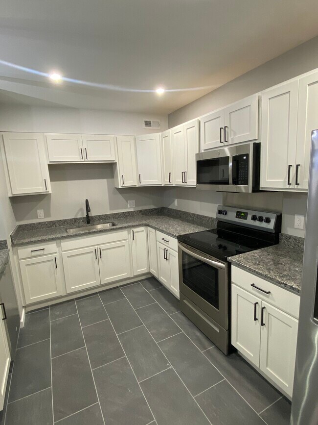 Photo - 1235 Summit St Unit F