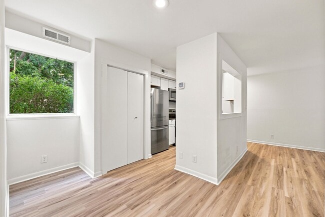 Photo - 1243 Cedars Ct