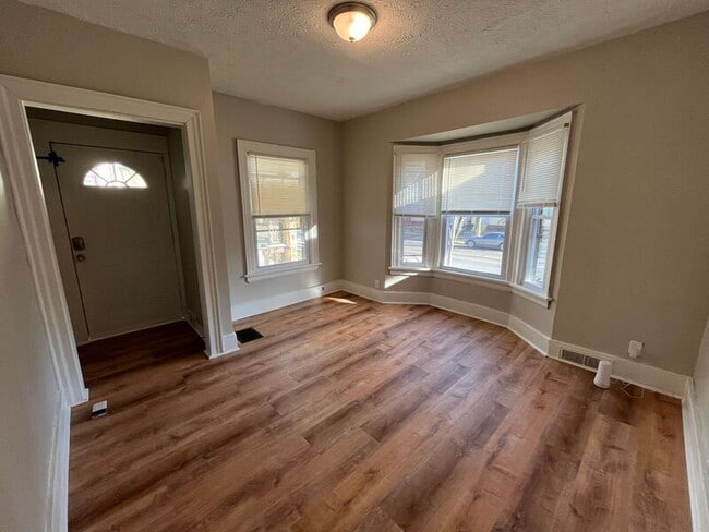 Building Photo - 510 Parsells Ave Unit Lower Rental