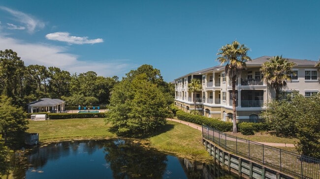 Building Photo - Dream Portofino Shores