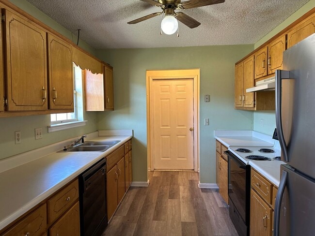 Photo - Charming all-brick home located in Hinesville