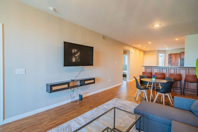 Photo - 1275 E University Dr Unidad ID1263045P