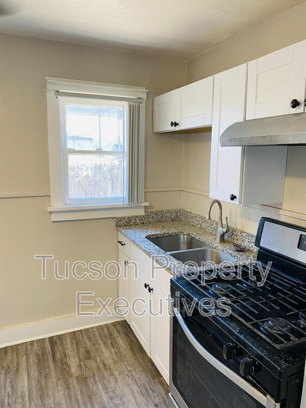 Photo - 2632 N Stone Ave