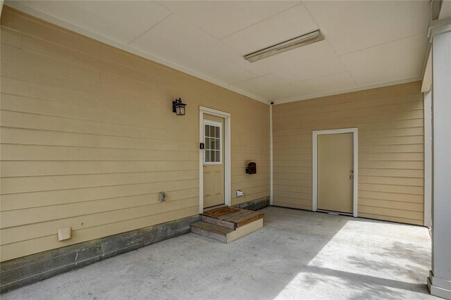 Photo - 1103 Farm St
