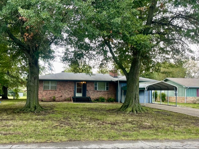 Building Photo - 1108 S Mill St Rental