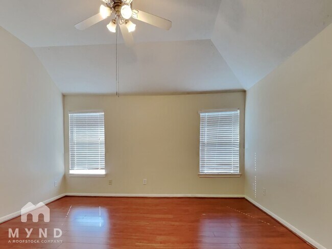 Photo - 807 Forest Star