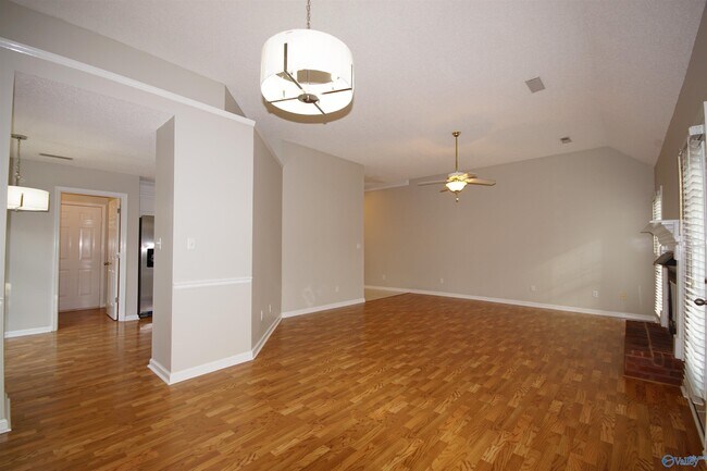 Photo - 115 Markum Ln