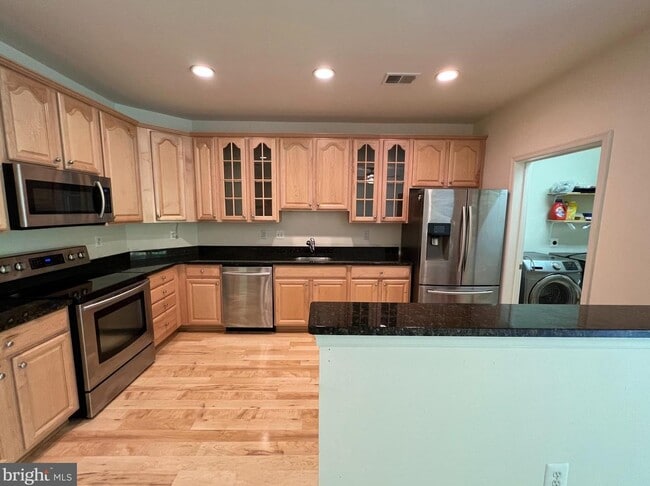 Building Photo - 4806 Mantlewood Way Unit 203