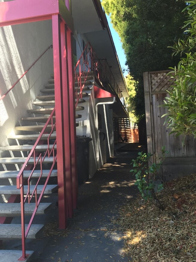 Photo - 2009 McGee Ave