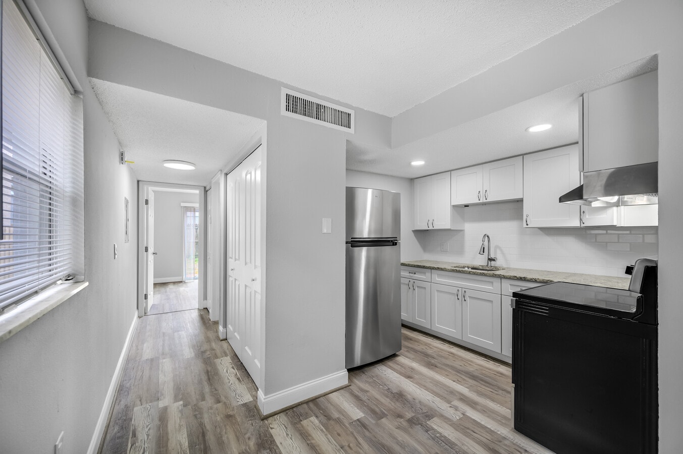 Photo - 1279 Santa Rosa St