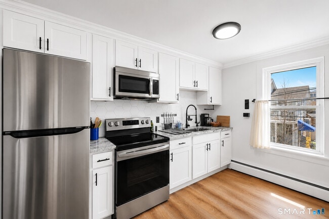 Building Photo - 3 Pearl St Unit D