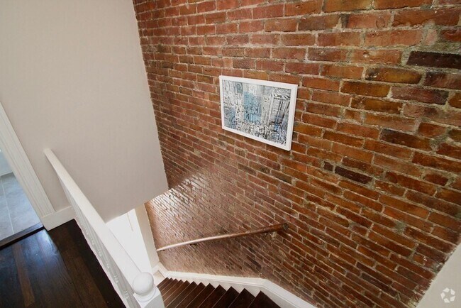 Building Photo - 20 Tennyson St Unit 20 Rental