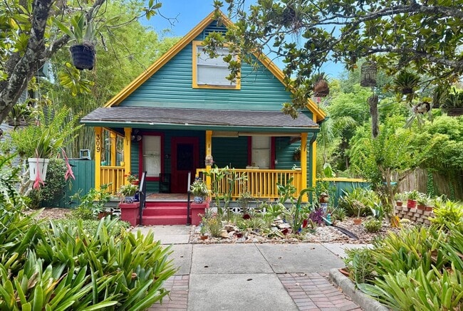 Photo - 309 W 9th St