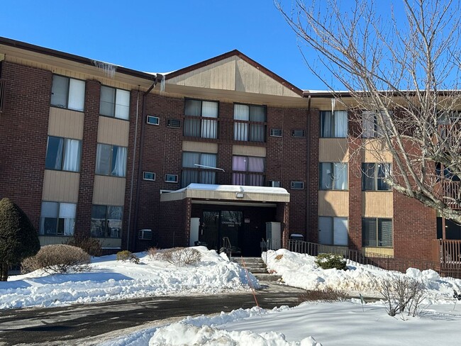 Photo - 2 bedroom 2 bath condo in Cromwell Gardens