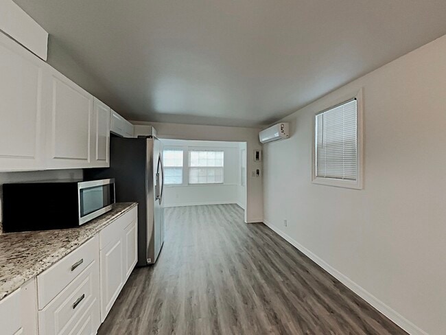 Photo - 630 N Halifax Ave