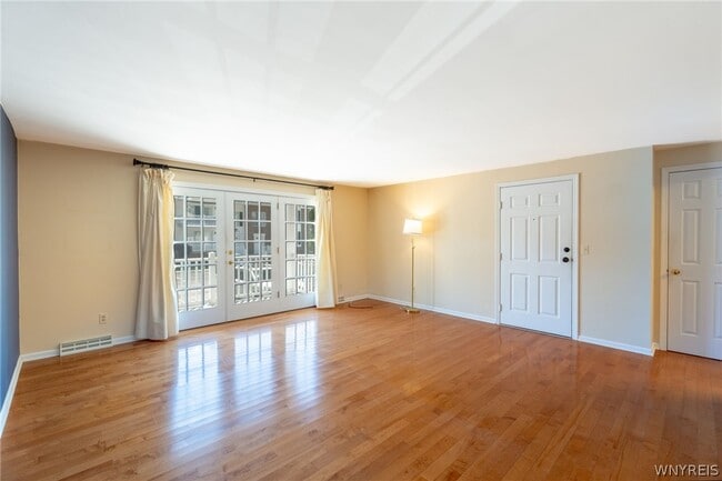 Photo - 990 Hopkins Rd