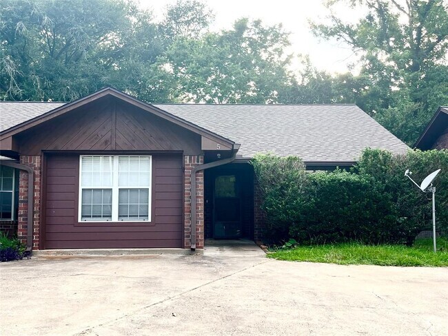 Building Photo - 2904 Old Houston Rd Unit 5 Rental