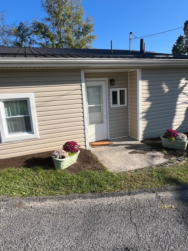 Photo - 649 Vance St