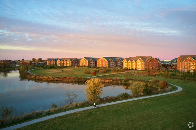 Aria's stunning lake views & trails - Aria Discovery LLC Rental