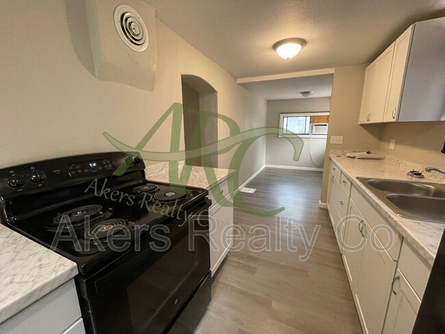 Photo - 1640 E Orman Ave