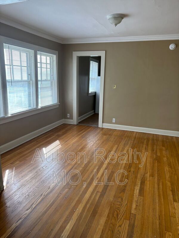 Photo - 5446 Harrison St