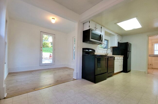 1071 Tyson Ave