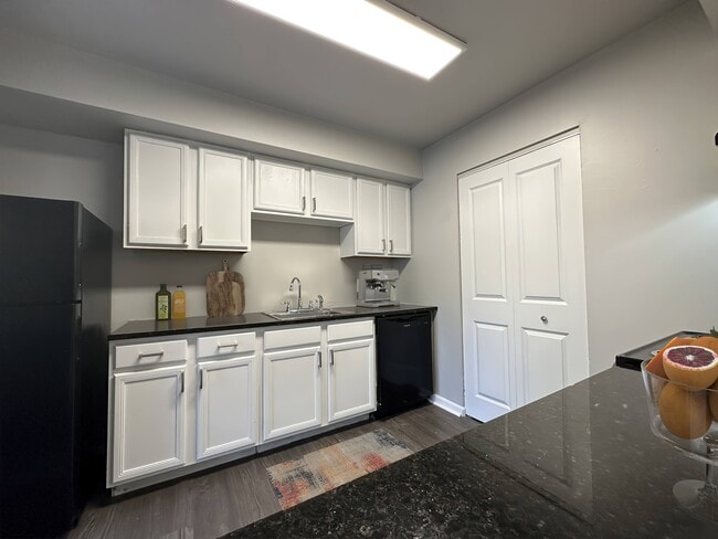 The Peak Apartments and Townhomes