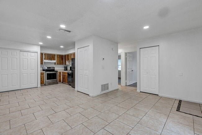 Photo - Freshly Updated 2-Bedroom Home with Stainless Steel Appliances & Private Patio – Ocala, FL