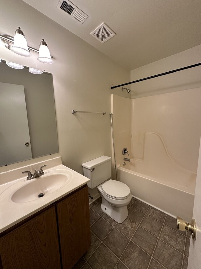 Photo - 104 Glenside Ct
