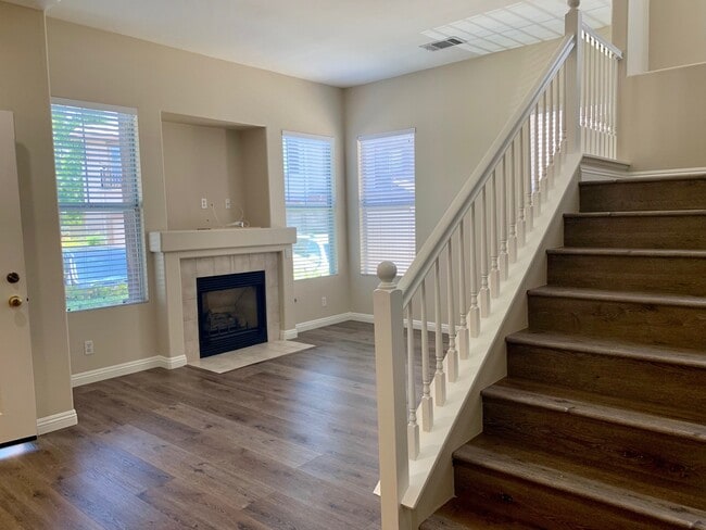 Building Photo - Beautiful Townhouse in Aliso Viejo