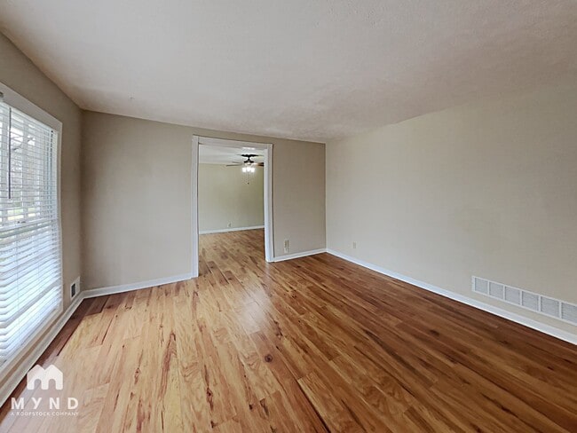 Photo - 2570 Rolling View Dr