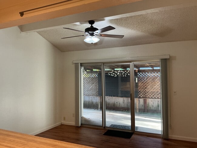 Photo - 1714 Kent St