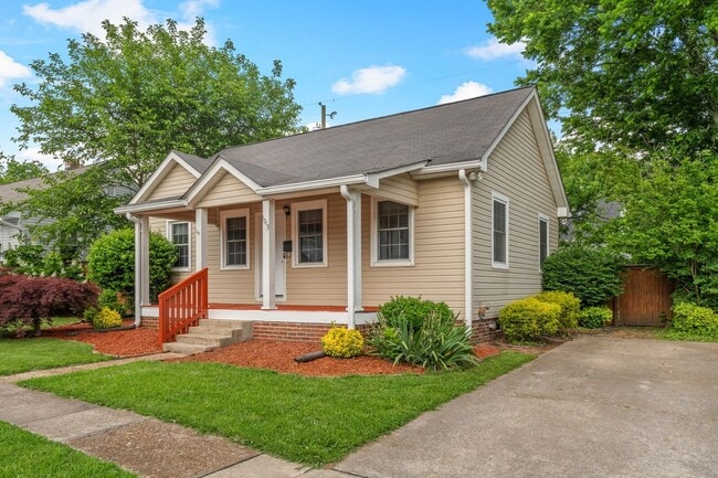 Photo - Charming Cottage in sought after Old Hicko...