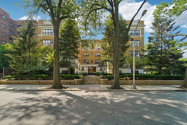 PEEK Arlington Grove, LLC - 61 N Arlington Ave