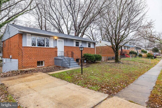 1320 Woodlark Dr