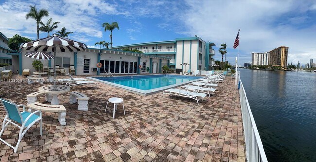 Photo - 3923 NE 166th St Unidad N-106