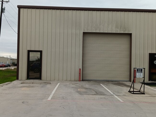 Building Photo - 1501 Industrial Dr Unit D Rental