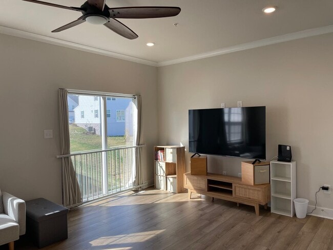 Photo - 1235 Greylock Ln