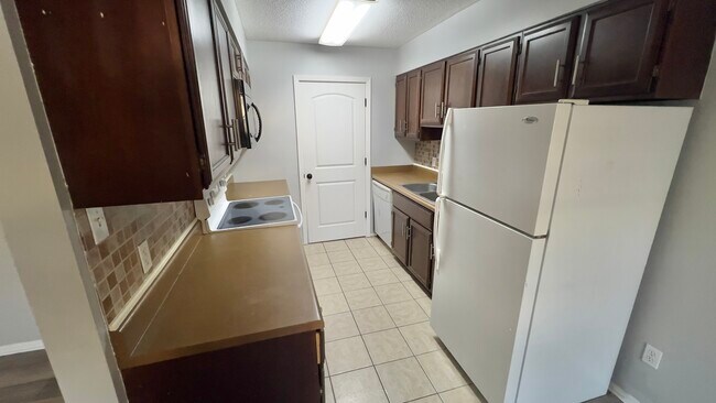 Photo - 313 Titan Dr Unidad B