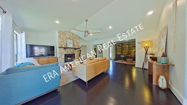 Photo - 410 Spanish Moss Trail