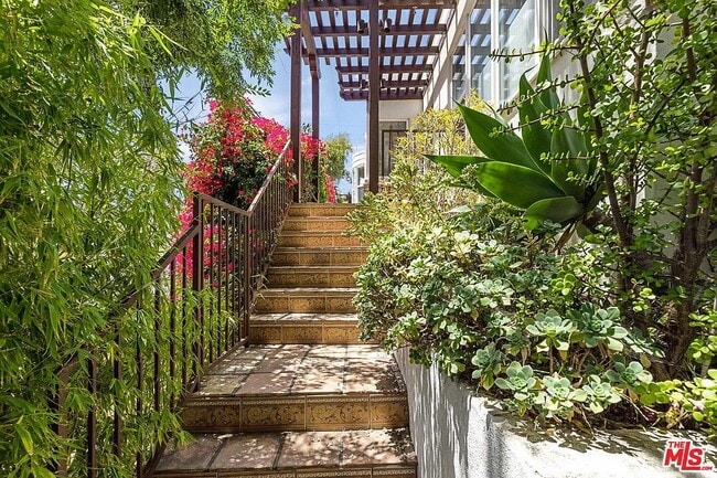 Building Photo - 5351 Packard St