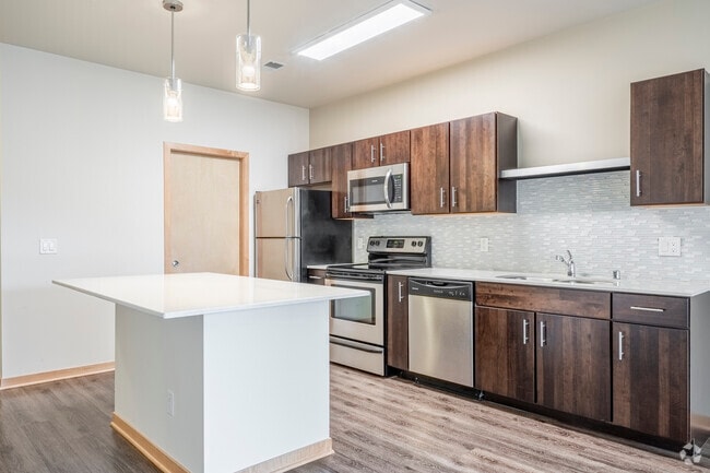 1BR, 1BA - 795SF - Kitchen - 640 West