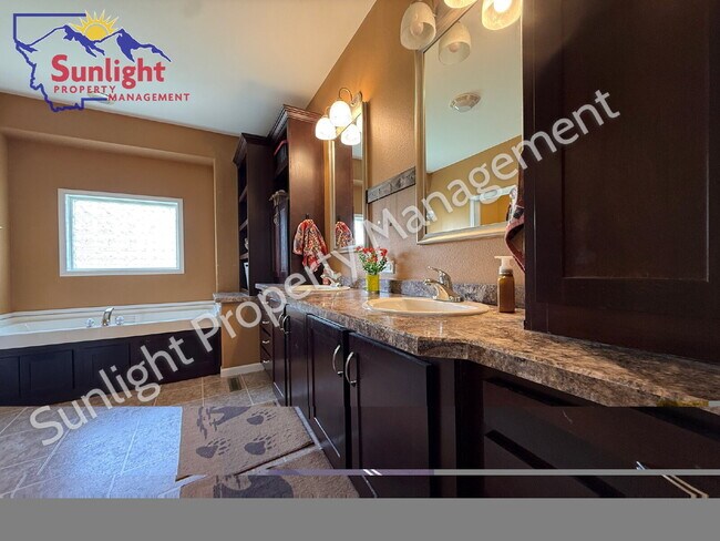 Photo - 3 Bed 2 Bath 2,756 sq ft on 2+ acres in Columbus