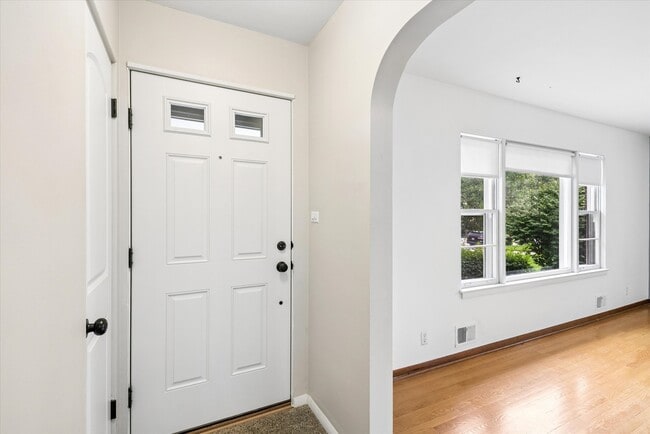Photo - 805 N Mitchell Ave