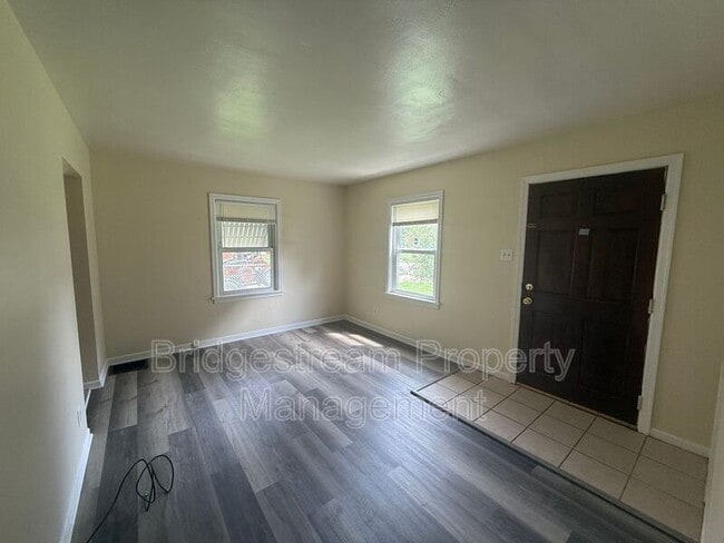 Photo - 809 Winston Dr