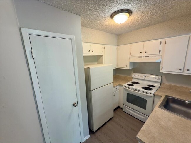 Photo - 8907 Parkfield Dr Unit 203
