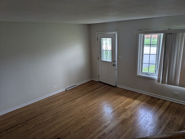 Photo - 796 Adele St