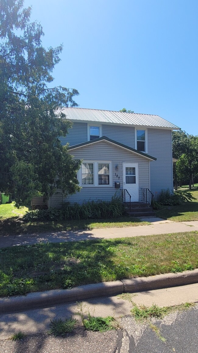 Building Photo - 127 W Spruce St